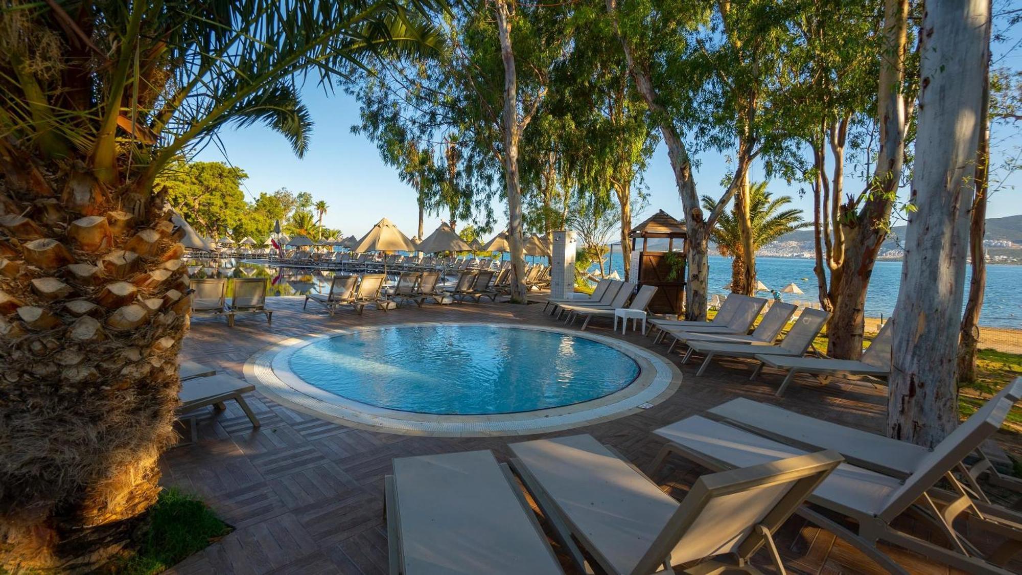 Long Beach Club Nature Акбюк Екстериор снимка